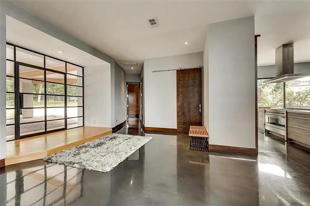 Foto del edificio - 8542 Meadowbrook Dr