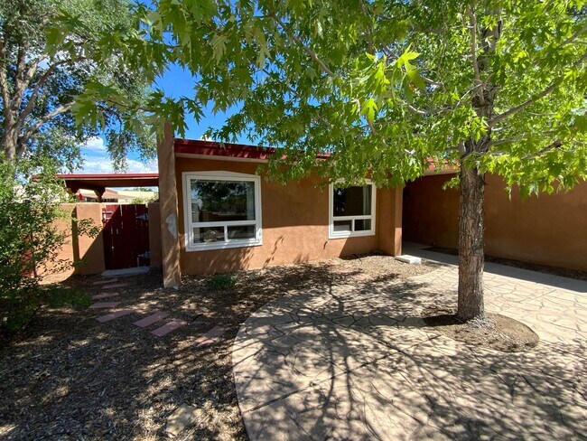 Foto del edificio - 3 Bedroom Single Story Home Available Near...