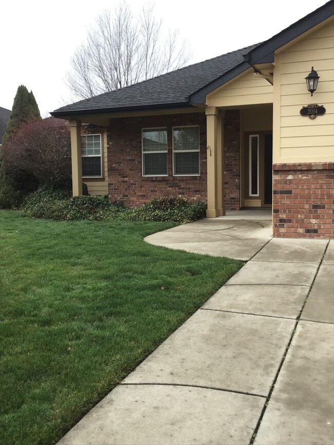 Building Photo - 2014 Deer Pointe Ct