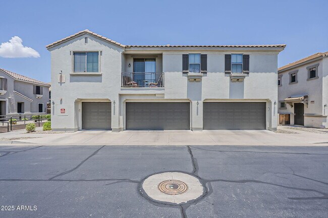 Building Photo - 3022 E Donner Dr