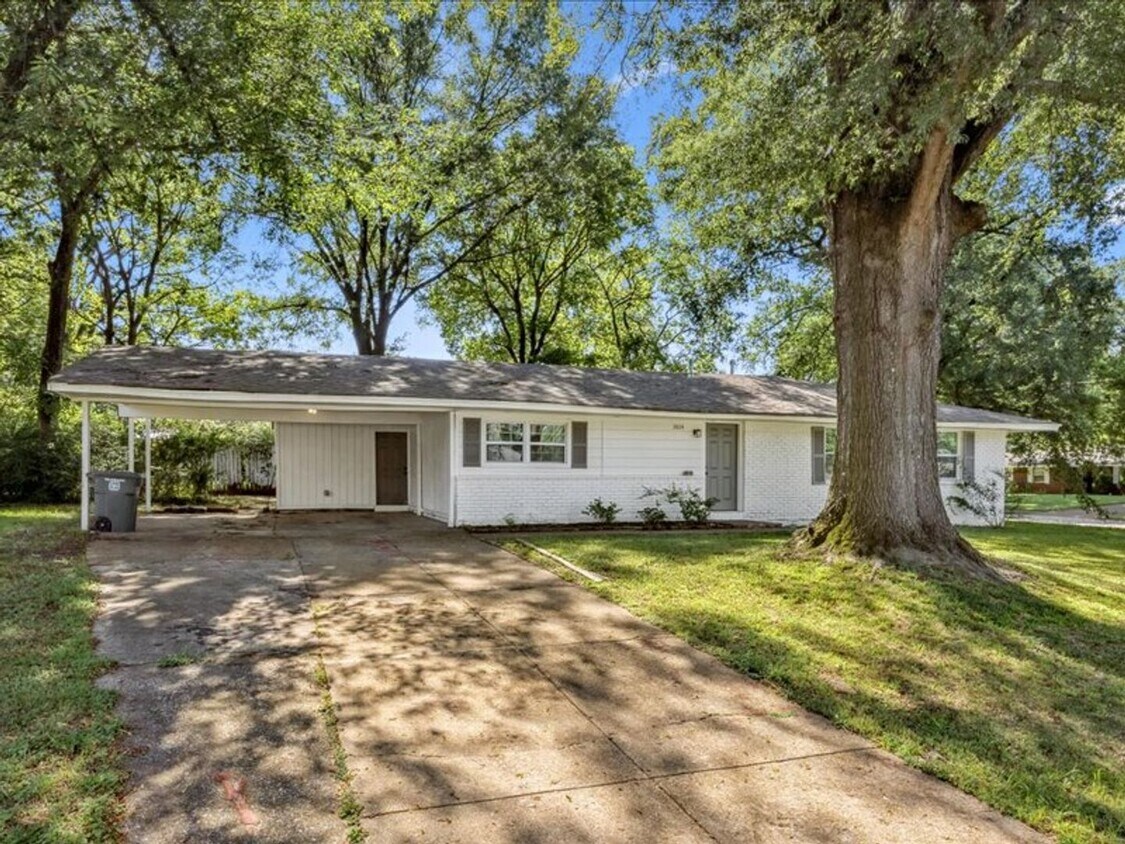 Foto del edificio - 3804 Charles Dr