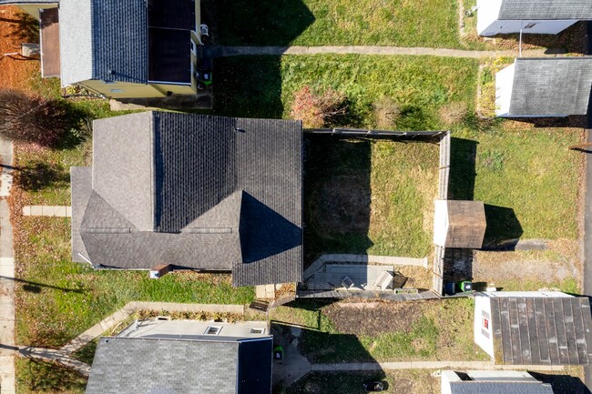 Building Photo - Two Bedroom, Single Family Home