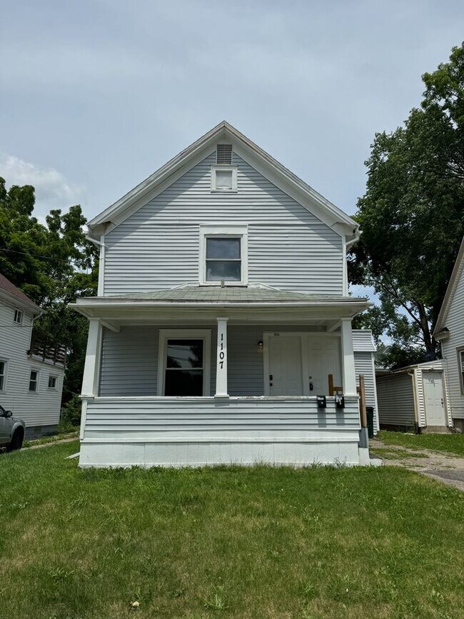 Building Photo - 1107 Hickory St