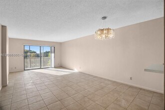 Building Photo - 1100 NW 87th Ave