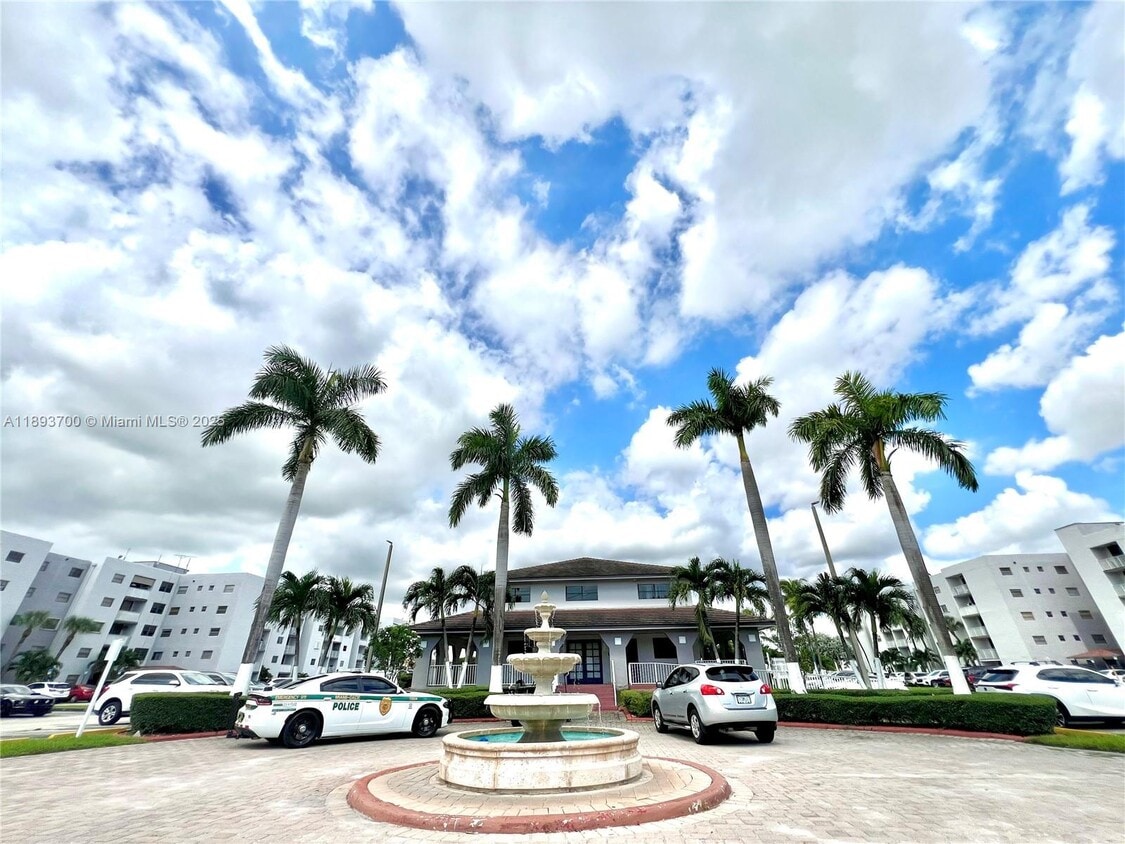 Foto principal - 8185 NW 7th St