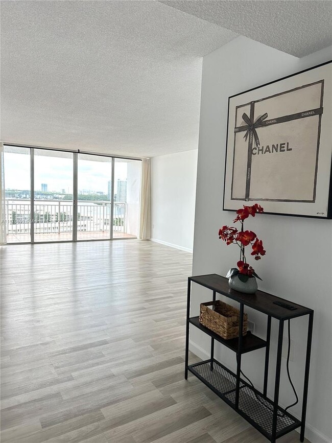 Foto del edificio - 18041 Biscayne Blvd
