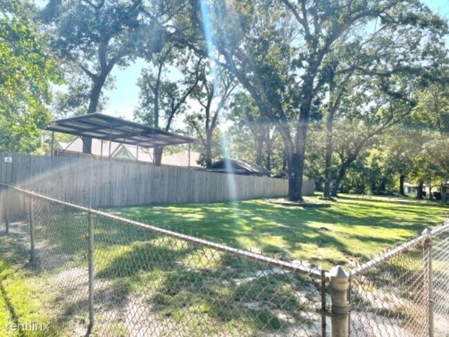 Building Photo - 3 br, 2 bath House - 525 Ronnette Dr.