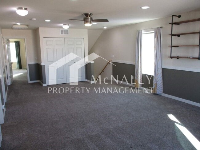 Foto del edificio - Spacious 3 Bedroom 3 Bath Home with Modern Amenities