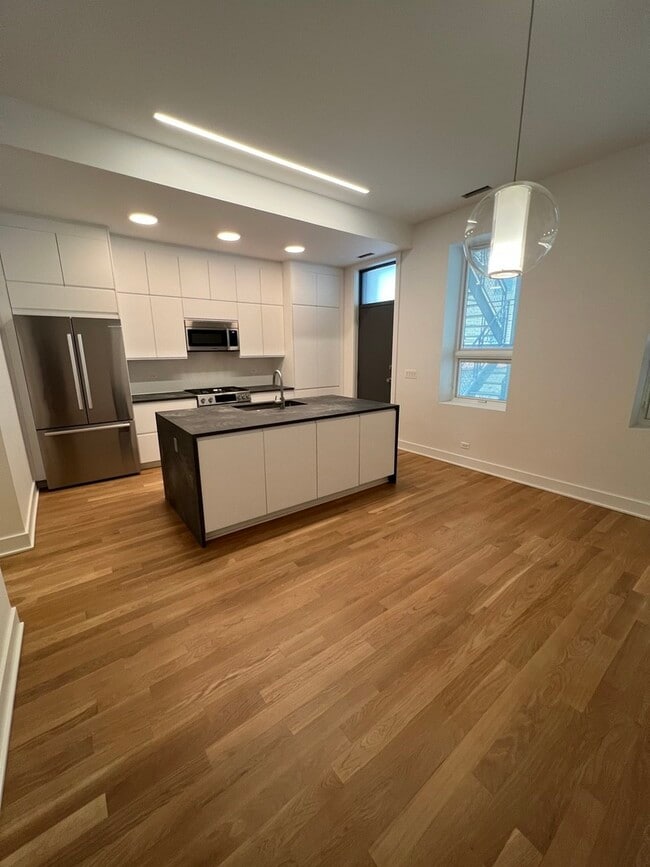Foto del edificio - 524 N May St