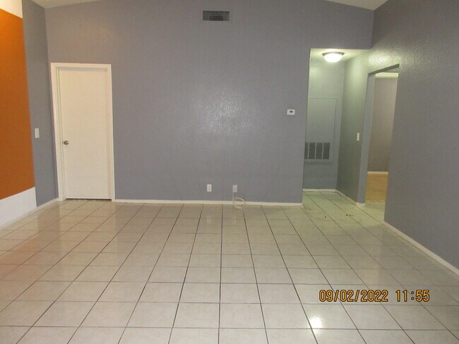 Foto del edificio - 8004 Celestial Ave