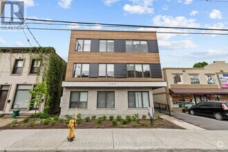 Building Photo - 506-506 Gladstone Ave