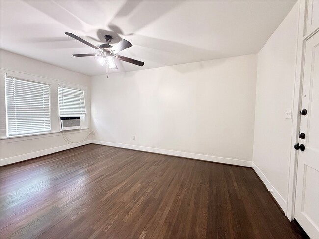 Foto del edificio - 1136 Berthea St