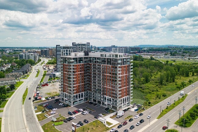 Photo du bâtiment - $500 Move-in BonusLe James Laval Apartments