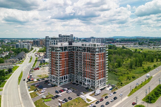 Photo du bâtiment - Le James Laval Apartments