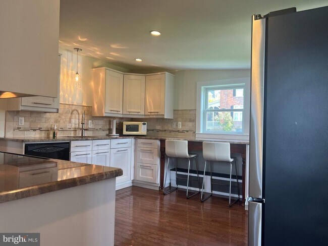 Foto del edificio - 114 Gough Ave