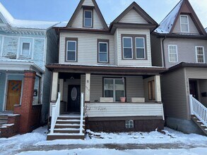 Building Photo - 2517 W Chestnut Ave