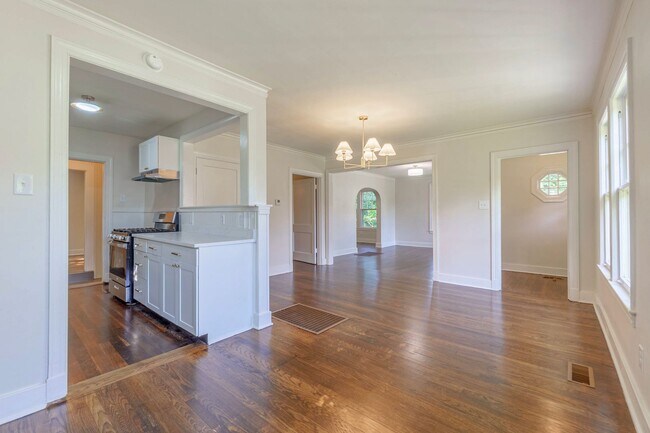Building Photo - Updated home blends historic charm with mo...
