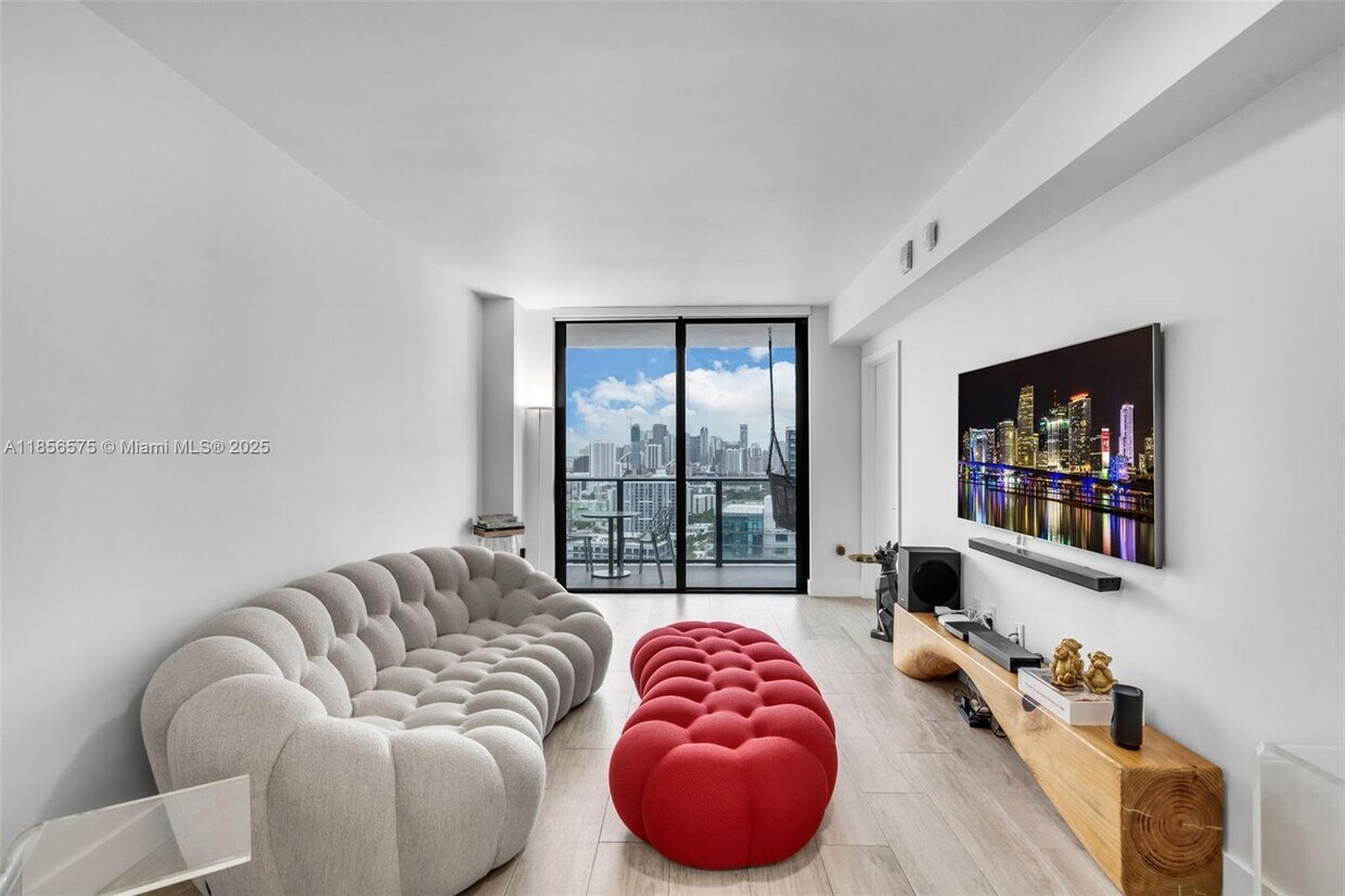 Foto principal - 121 NE 34th St