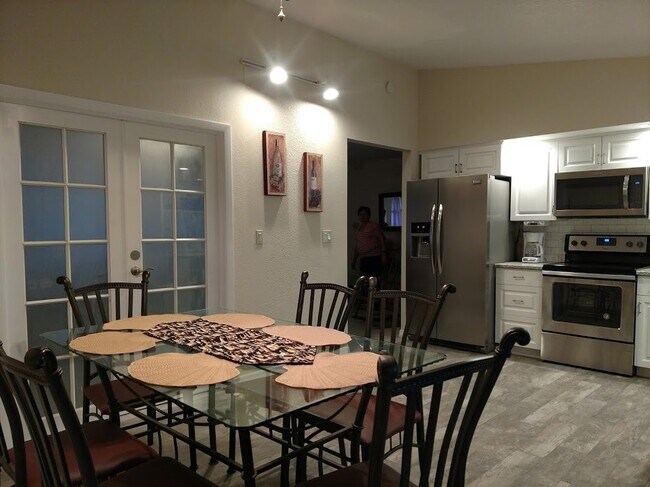 Foto del edificio - ***VACATION / SHORT TERM RENTAL***