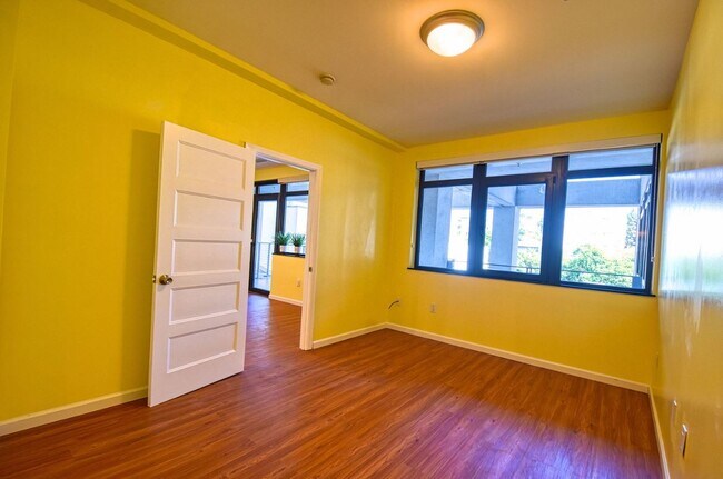 Foto del edificio - 1551 Fourth Ave