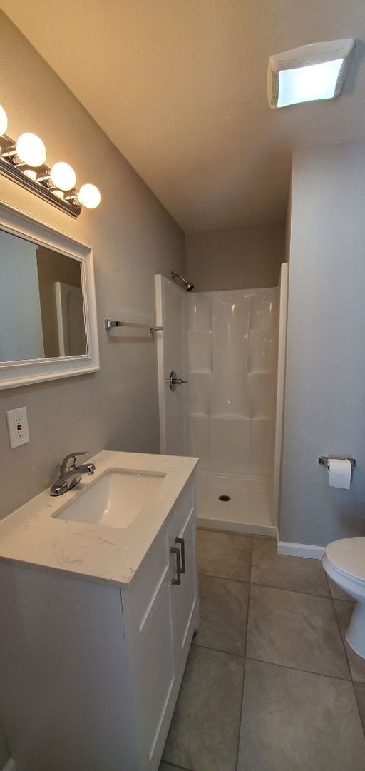 Building Photo - 712-714 Gateway Dr
