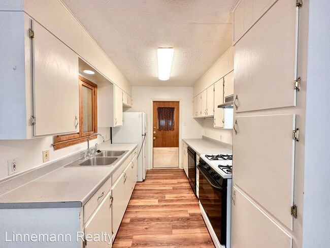 Building Photo - 3 br, 2 bath House - 1202 Crestridge Drive