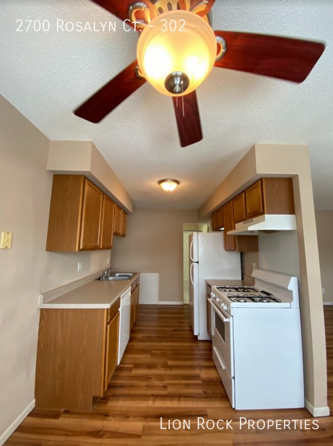 Foto del edificio - 2700 Rosalyn Ct