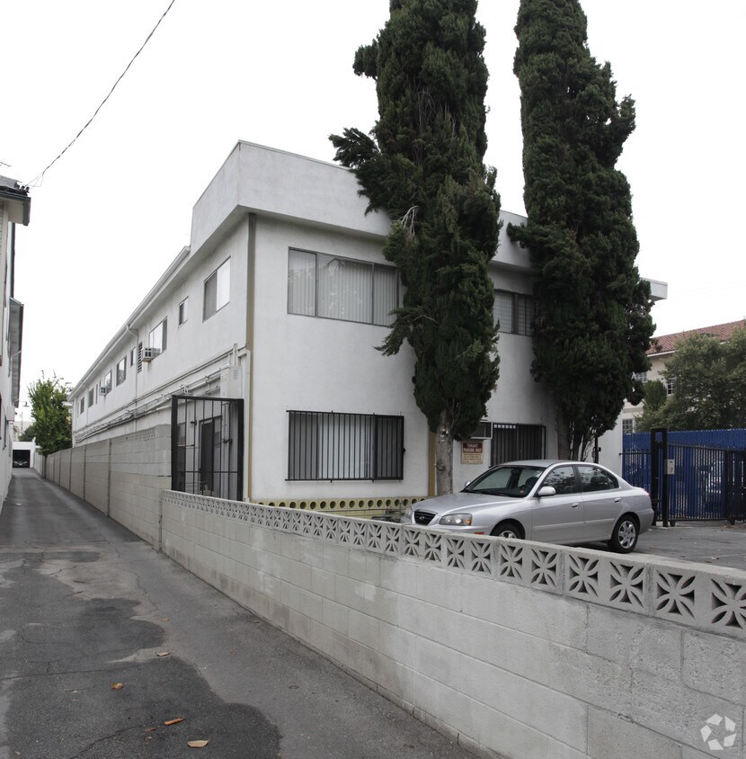 Foto del edificio - 11809 Magnolia Blvd