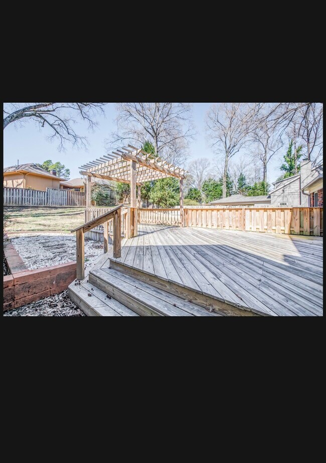 Foto del edificio - 2387 Hickory Crest Dr