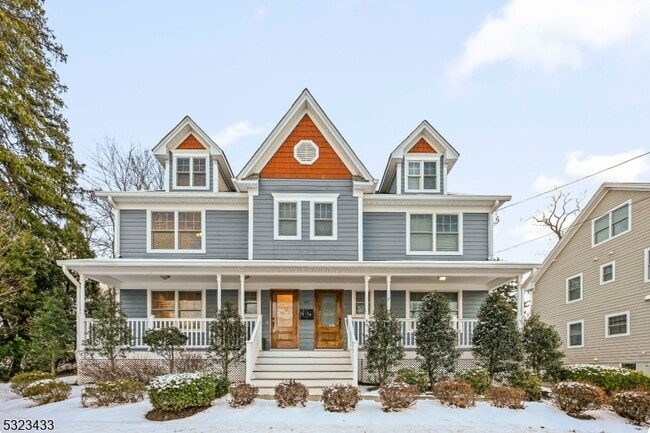 Foto del edificio - 64 Kent Pl Blvd