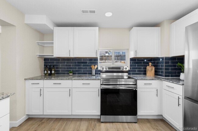 Photo - For Rent – Renovated 3 Bedroom Bungalow in Englewood House