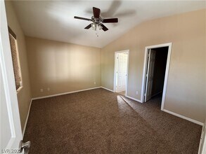 Building Photo - 2108 Sunset Vista Ave