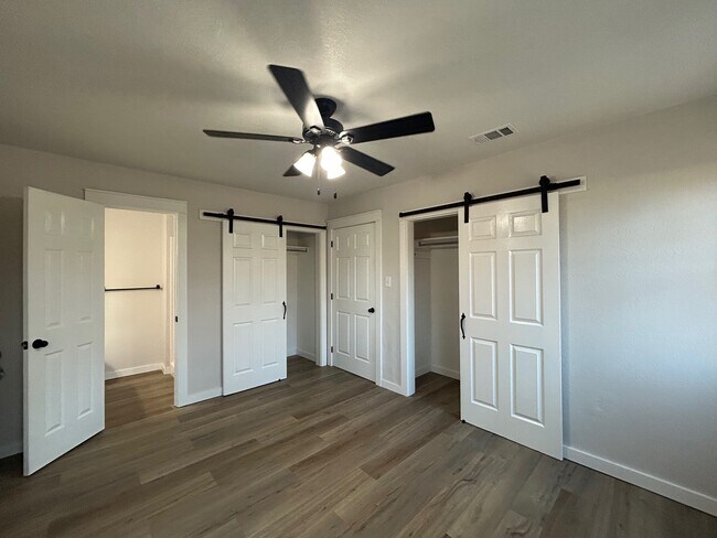 Foto del edificio - 117 S Main St