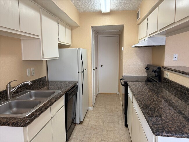 Foto del edificio - 2750 Holly Hall St