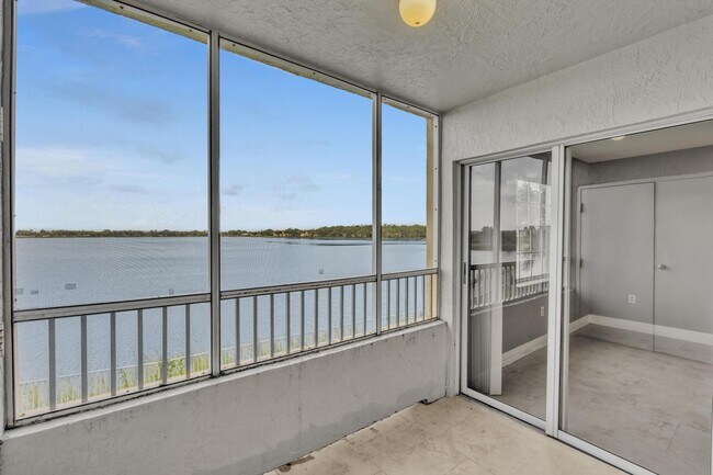 Foto del edificio - 2811 N Oakland Forest Dr