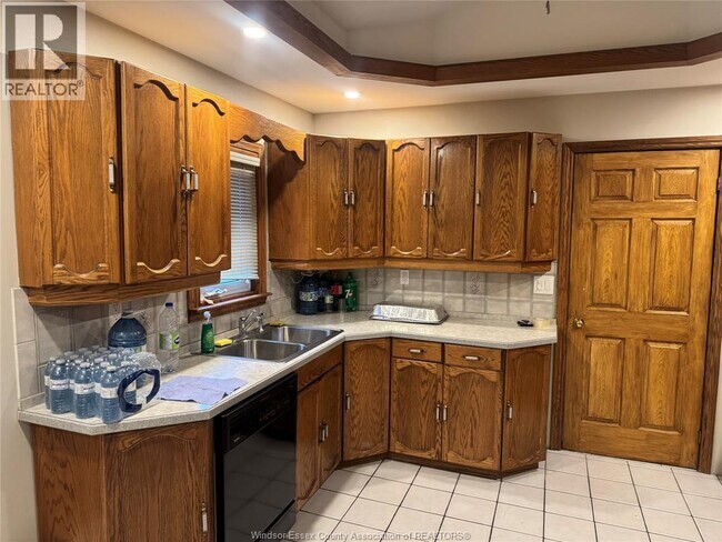 Building Photo - 3088 Parkwood Ave