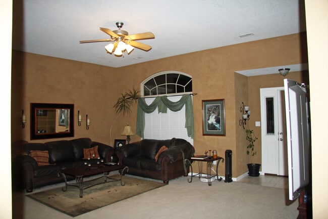 Foto del edificio - 4208 Brunswick Dr