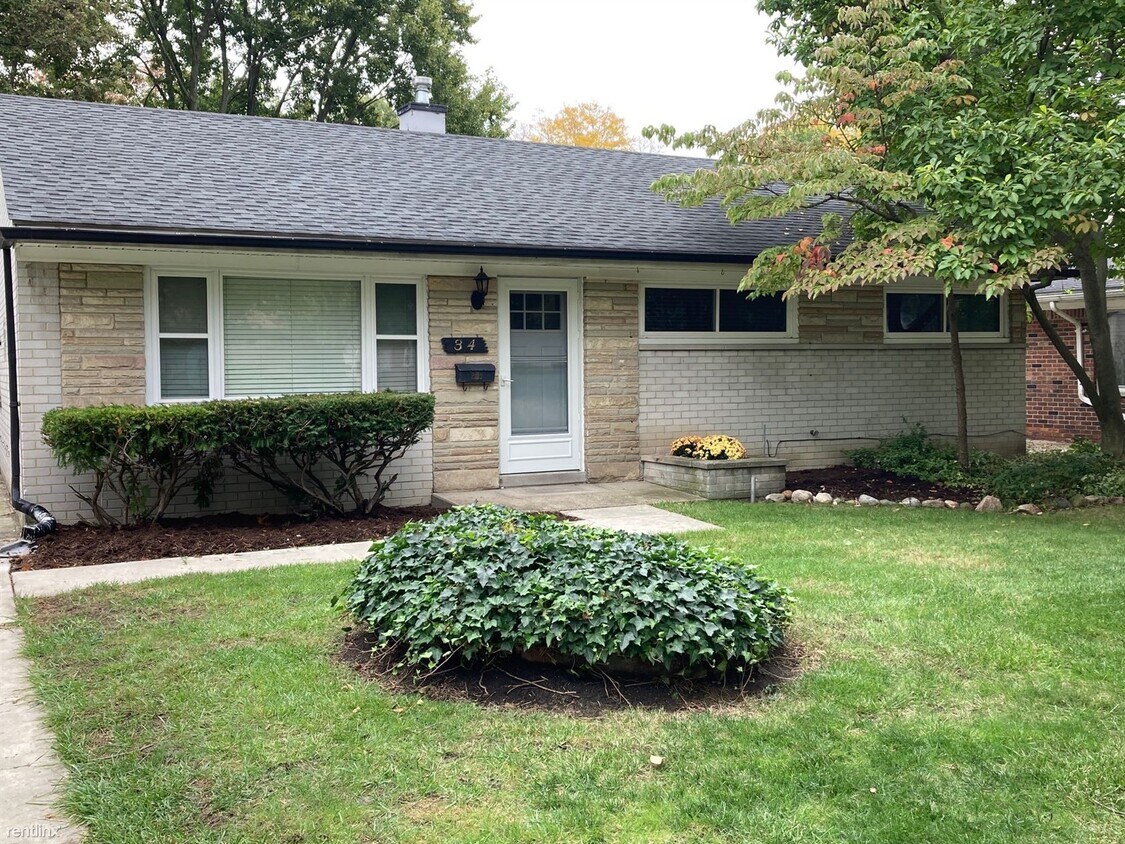 Primary Photo - 3 br, 1 bath House - 34 Essex St