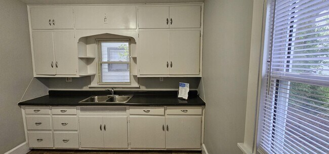 Foto del edificio - 910 E Fairview Ave