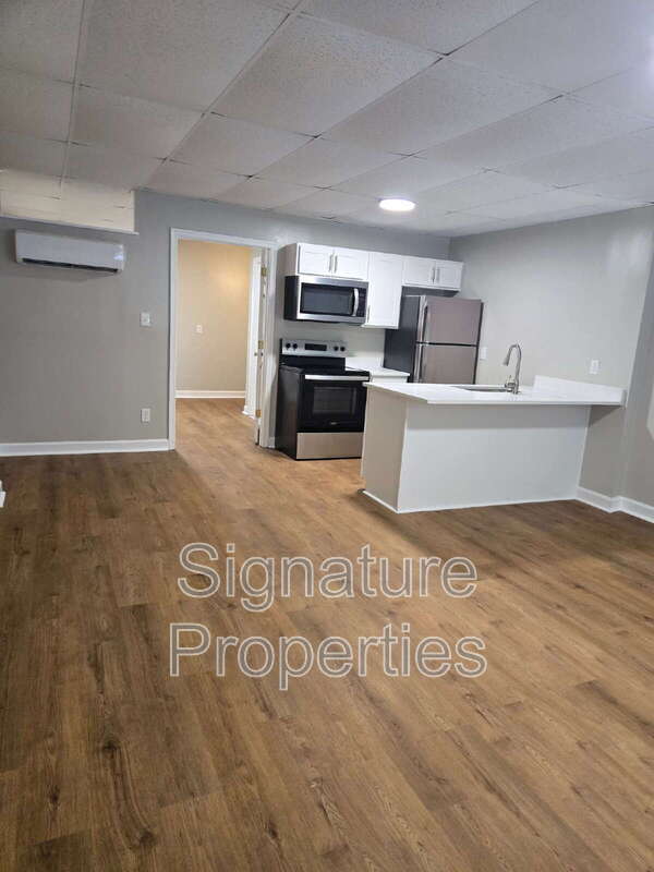 Foto del edificio - 773 Long Point Rd