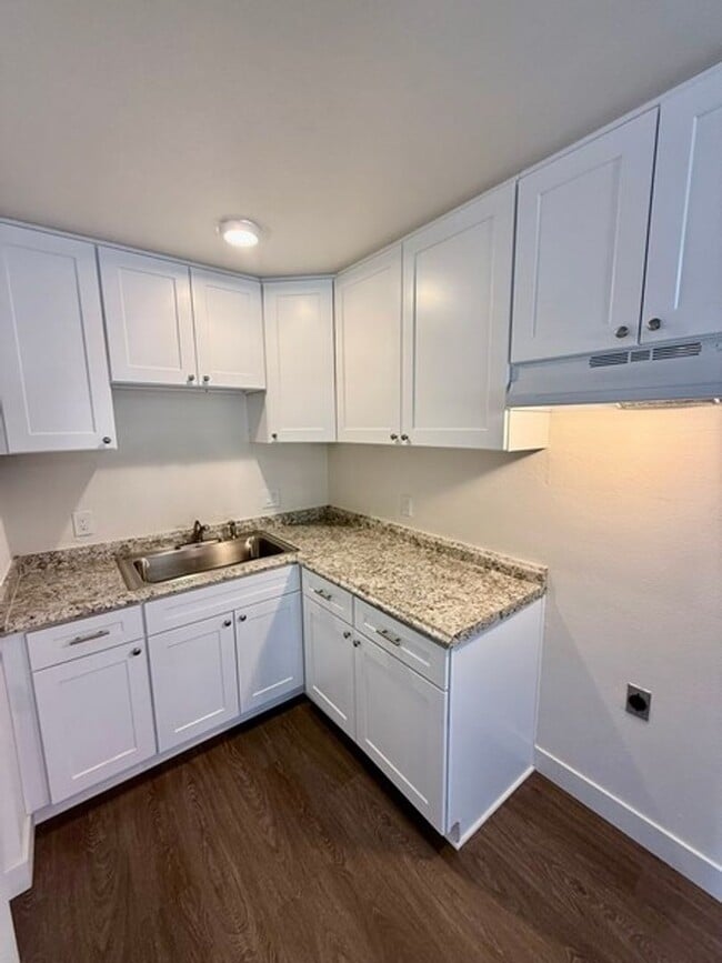 Foto del edificio - 3 bedroom apartment with a 1 car garage