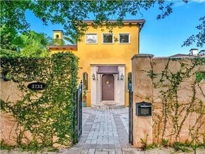 Building Photo - 3733 Solana Rd