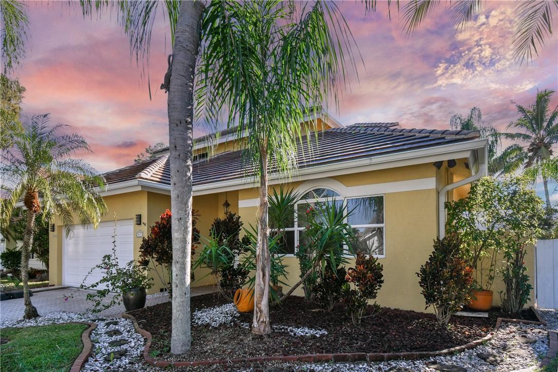 Foto principal - 541 NW 205th Ave