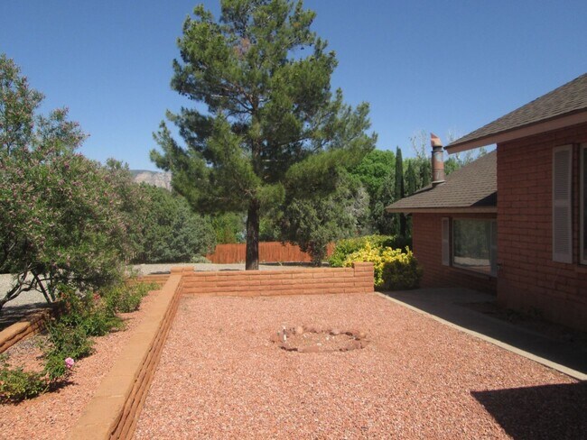 Foto del edificio - Unfurnished, 1-year long-term rental
