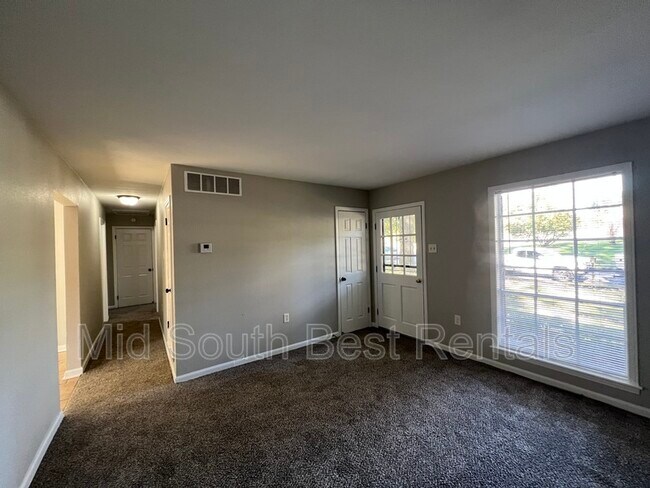 Foto del edificio - 267 W Burdock Ave