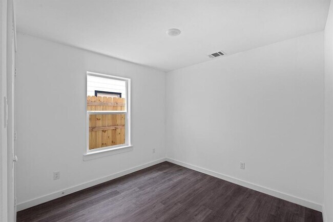 Building Photo - 8125 Laura Koppe Rd