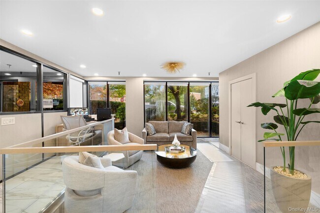 Foto del edificio - 141 Great Neck Rd