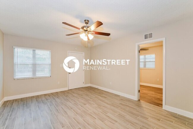 Building Photo - 4 Bedroom Pet-Friendly Home in ORLANDO, FL with Main Street Renewal