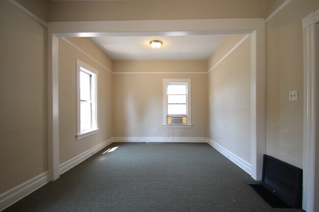 Foto del edificio - 209 W 2nd St