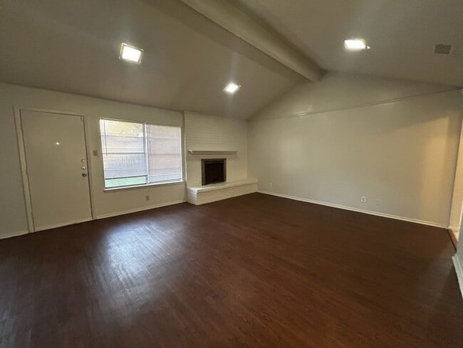 Building Photo - 2716 Sibley Dr